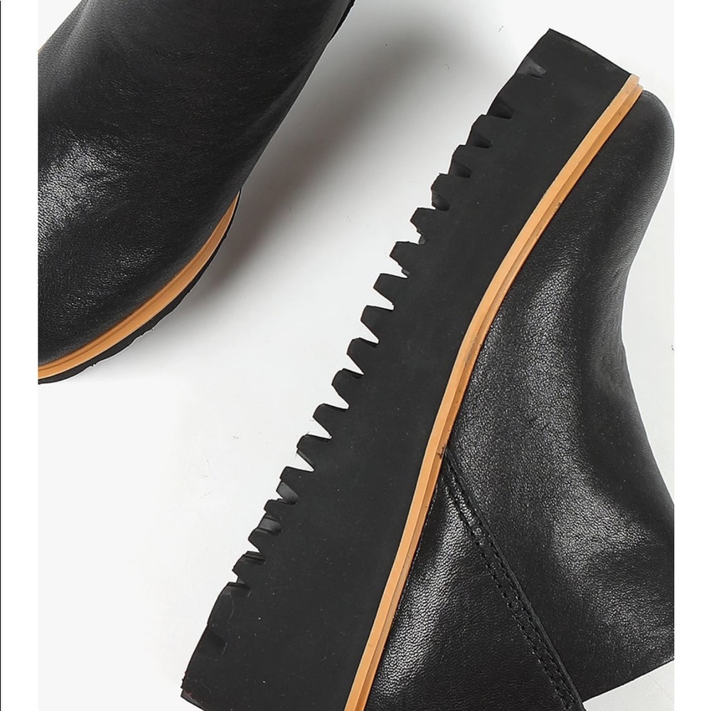 All Black “Platform Tread Shootie” -ankle boots